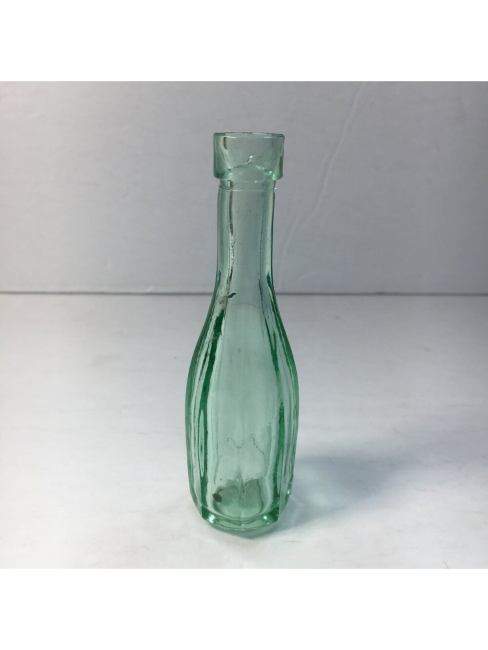 Green Glass Bud Vase Cathedral Pepper Sauce 4.5 Inch Tall Decorative Collectible